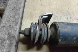 Изображение товара 36107 - 00036107 amortizator zadnij pravyj Isuzu Rodeo 3