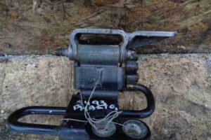 Изображение товара 38433 - 00038433 petlya dveri perednyaya Toyota Carina E