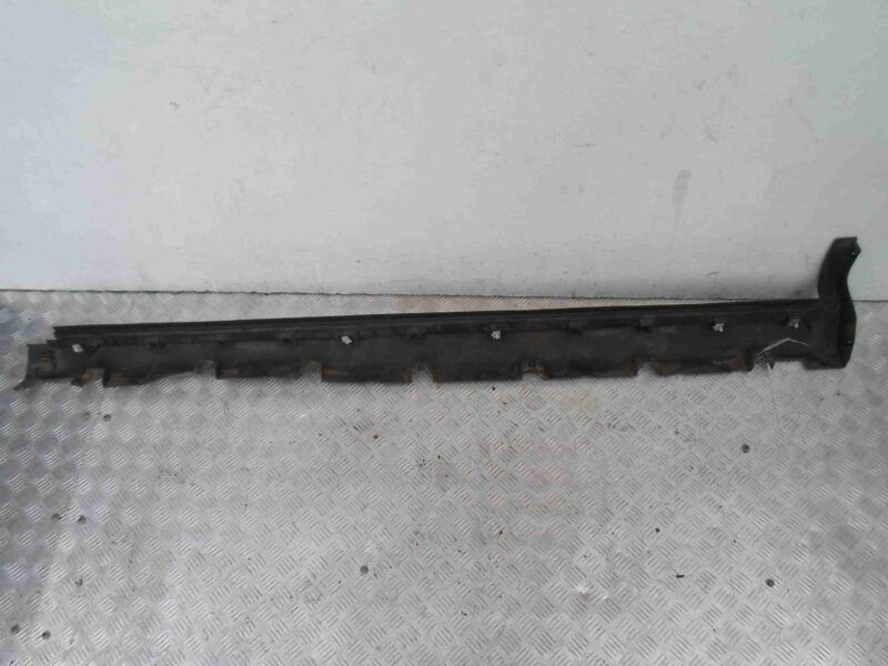 Изображение товара 80449 - 00080449 porog plastikovyj pravyj Ford Kuga