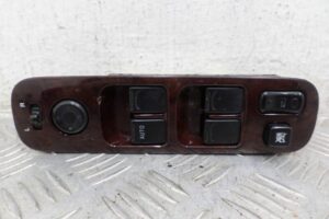 Изображение товара 105856 - 00105856 knopka steklopodemnika Porsche Macan