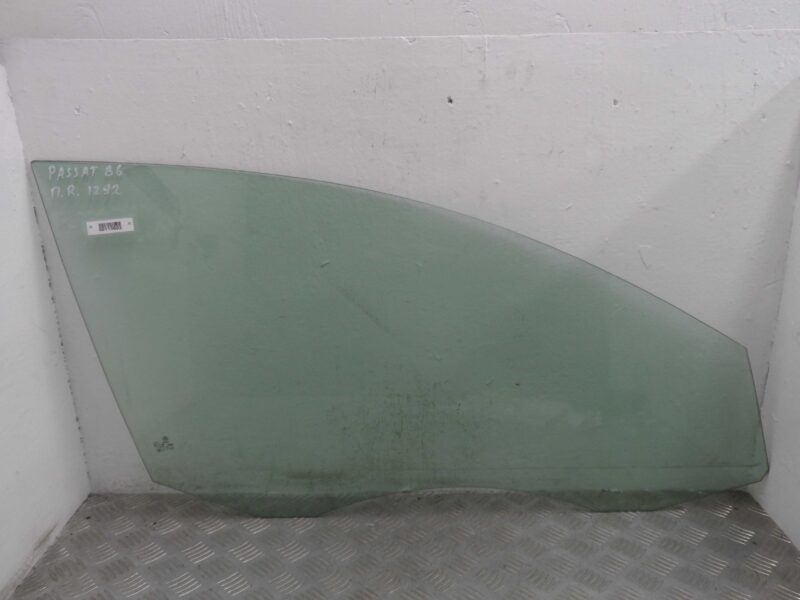 Изображение товара 00115603-1 - 00115603 1 steklo dveri perednej pravoj Volvo S40 1