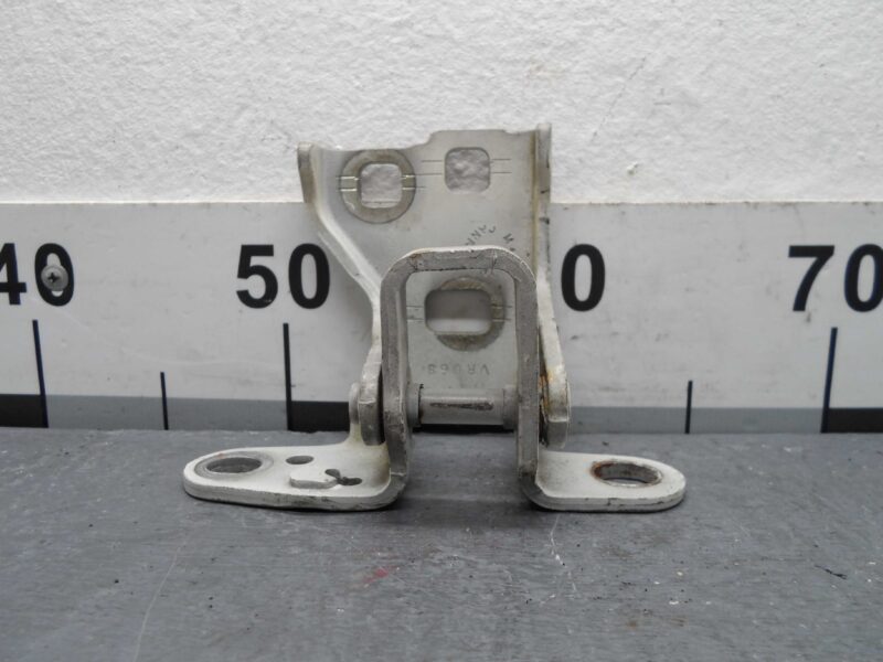 Изображение товара 191518 - 00199585 petlya dveri perednyaya