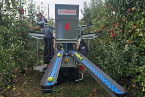Уборочная машина сбора яблок Pluk-O-Trak Senior